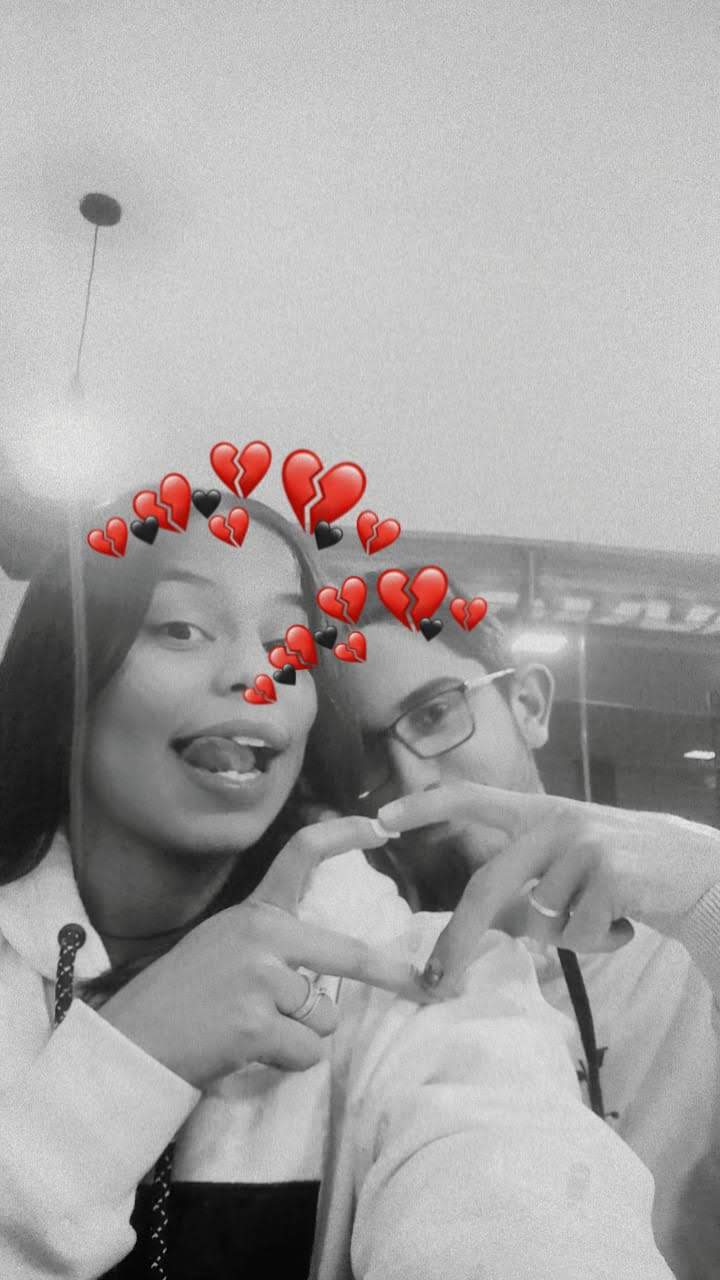 Miltin olhando para Sindy